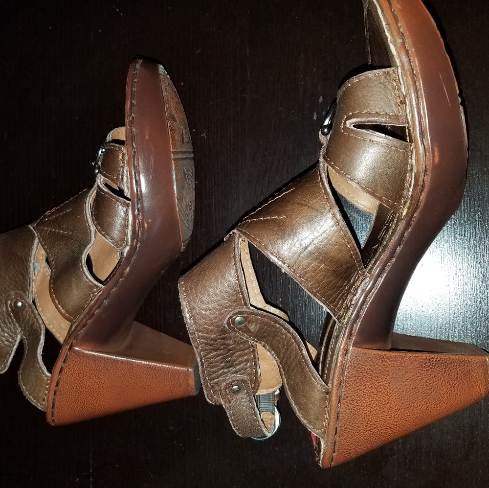 Artisan leather sandals. Pre-owned.